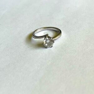 Sz7 asymmetrical ring